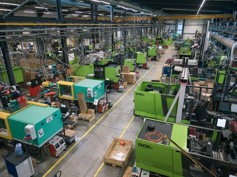 Fertigung Halle 1.webp